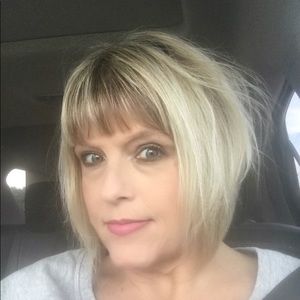 Meet your Posher, Denise